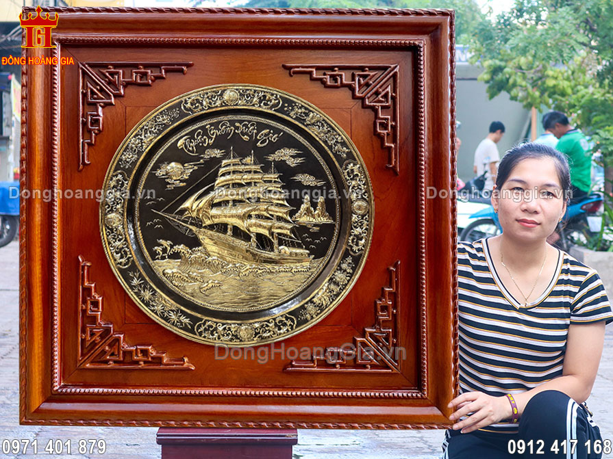 Bức tranh thuận buồm xuôi gió được chế tác theo phương pháp gò 3D thủ công